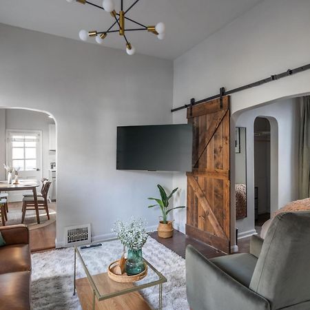 Appartement Mid-Century Modern Retreat In Little Italy à Cleveland Extérieur photo