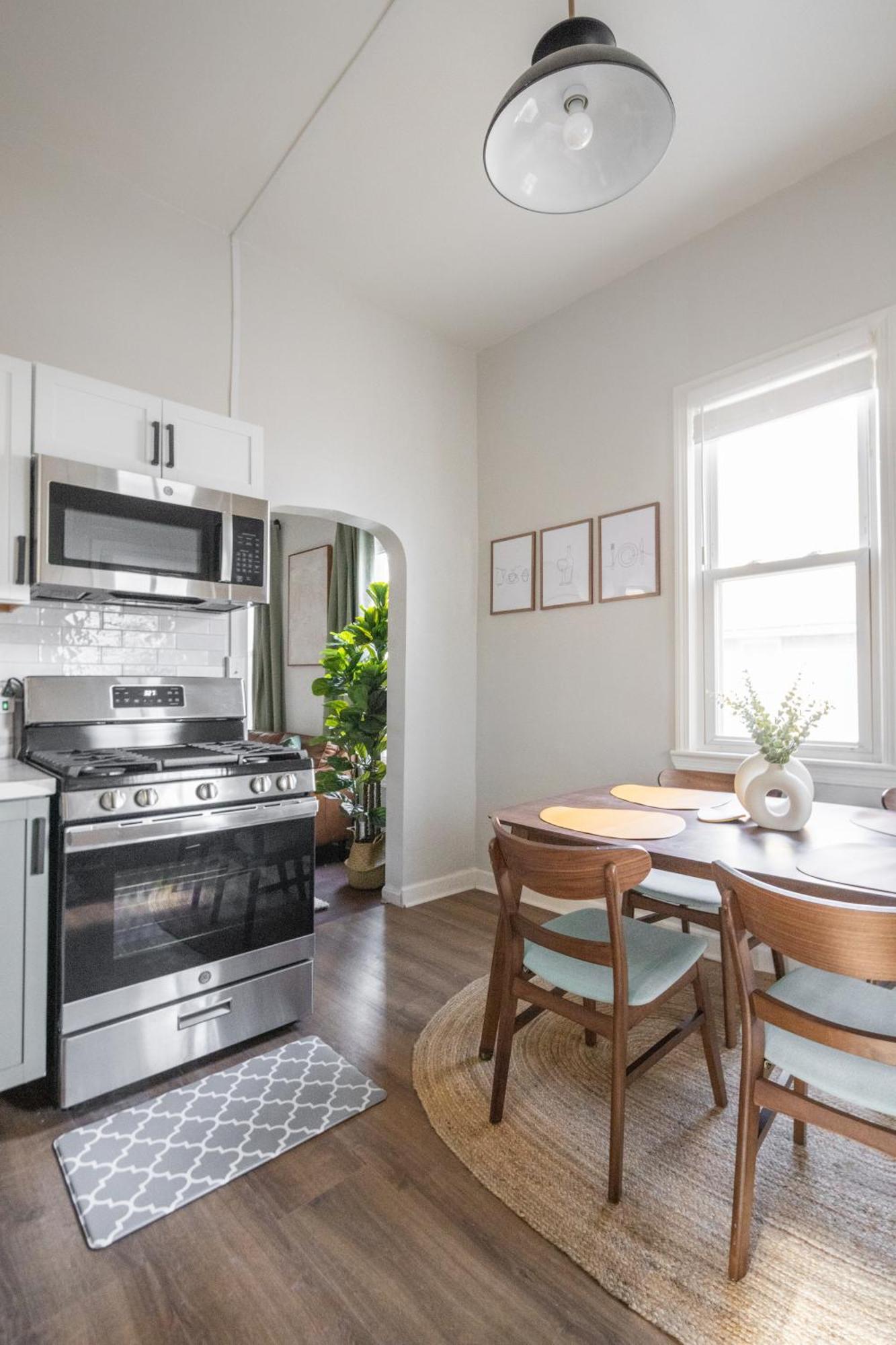 Appartement Mid-Century Modern Retreat In Little Italy à Cleveland Extérieur photo