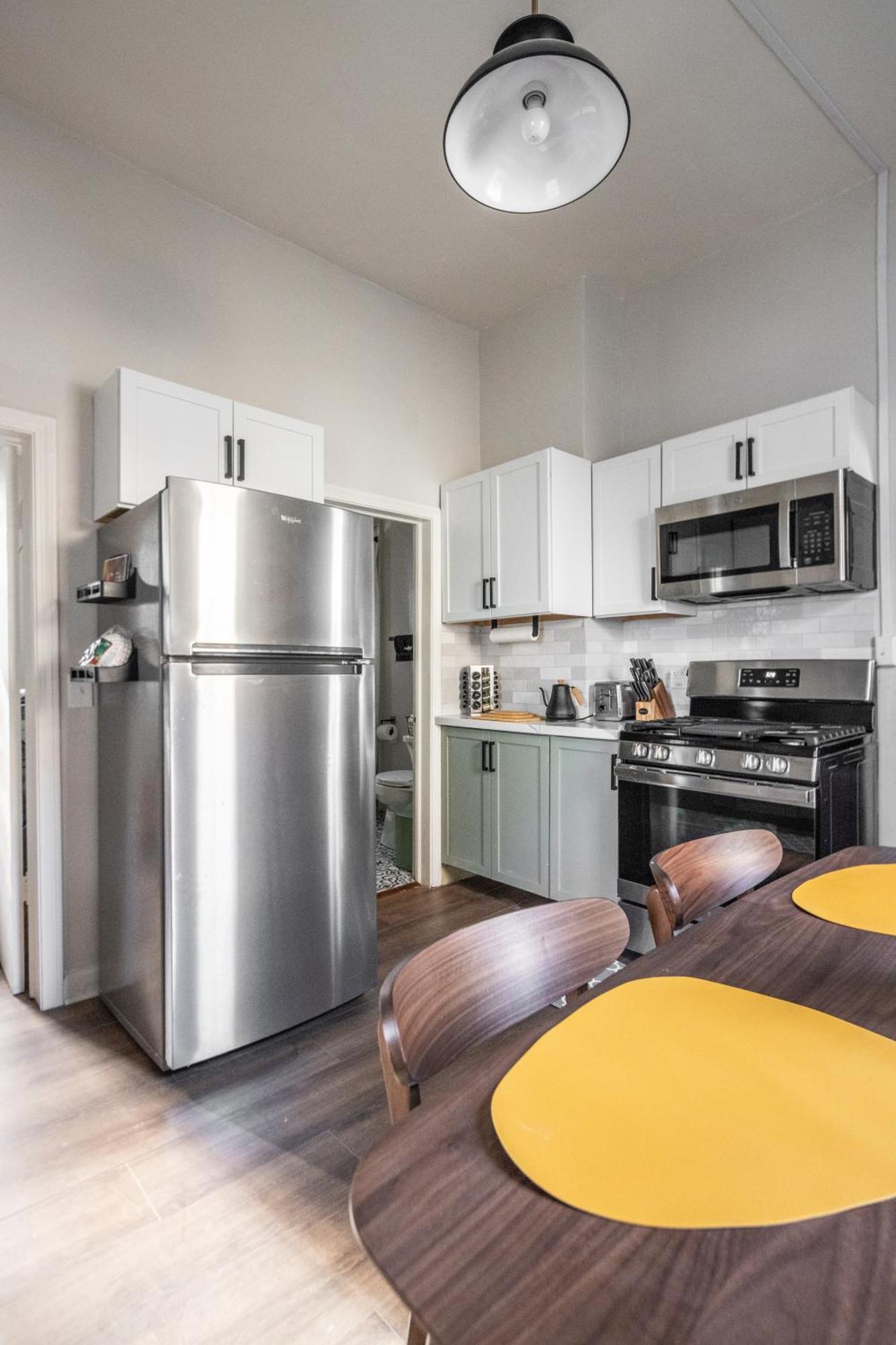 Appartement Mid-Century Modern Retreat In Little Italy à Cleveland Extérieur photo