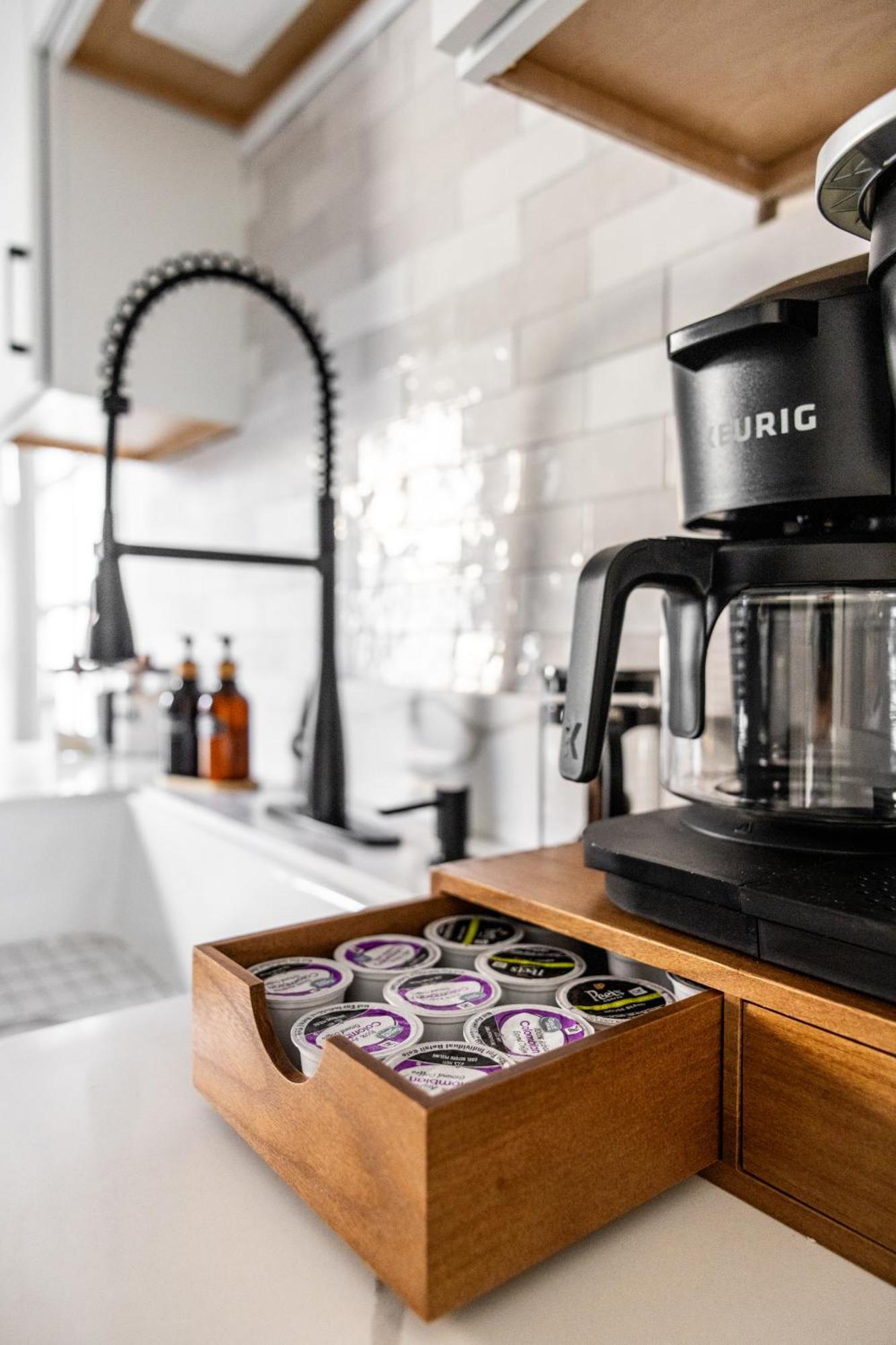 Appartement Mid-Century Modern Retreat In Little Italy à Cleveland Extérieur photo