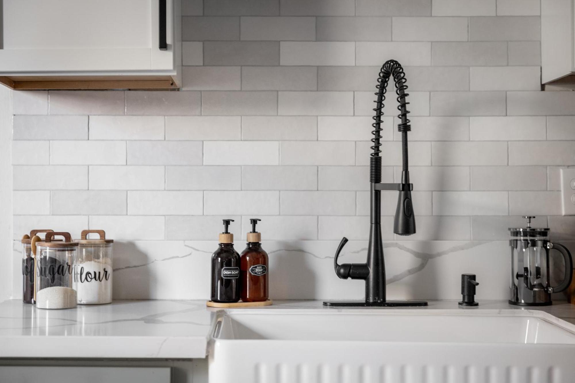 Appartement Mid-Century Modern Retreat In Little Italy à Cleveland Extérieur photo