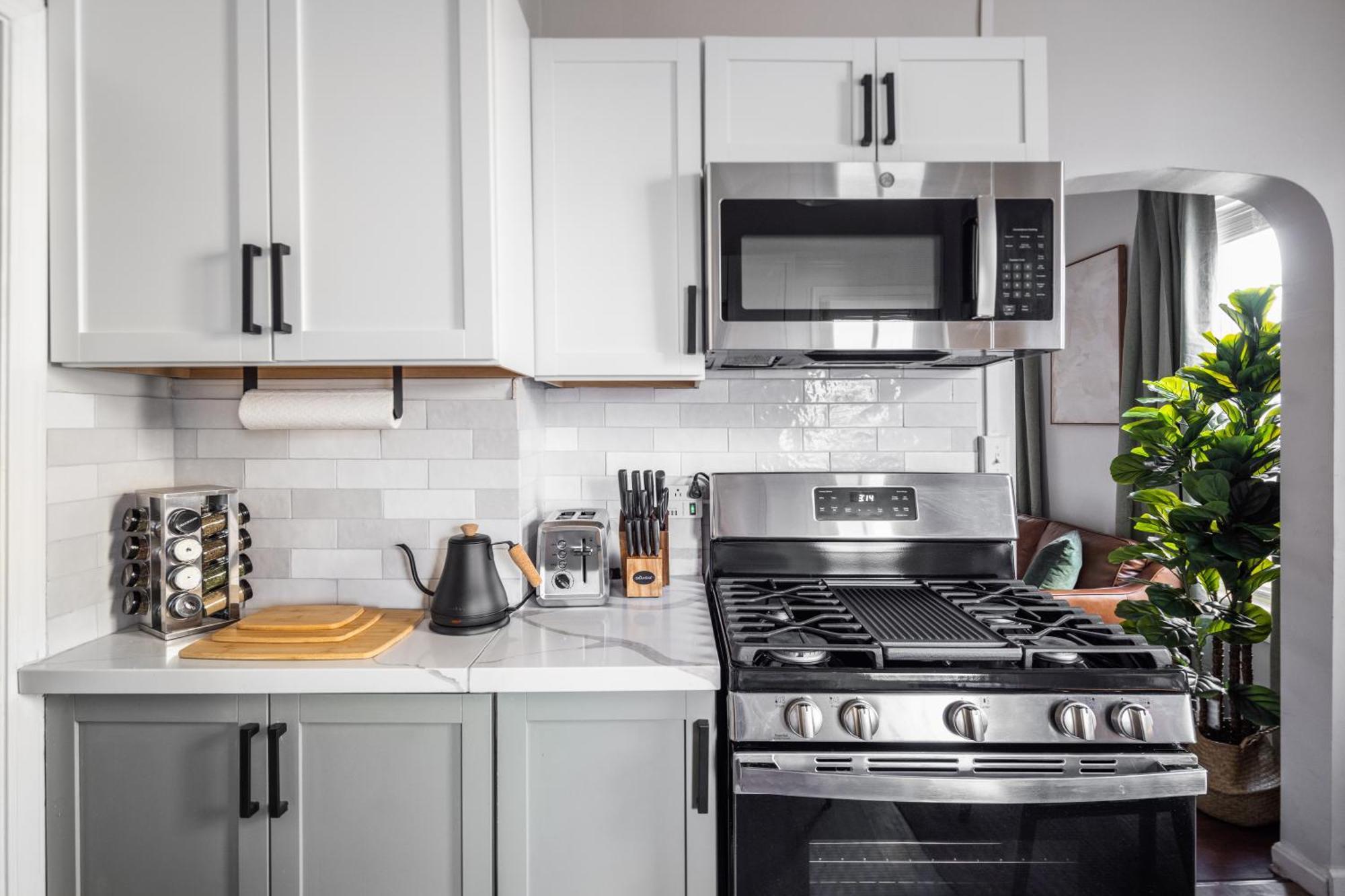 Appartement Mid-Century Modern Retreat In Little Italy à Cleveland Extérieur photo