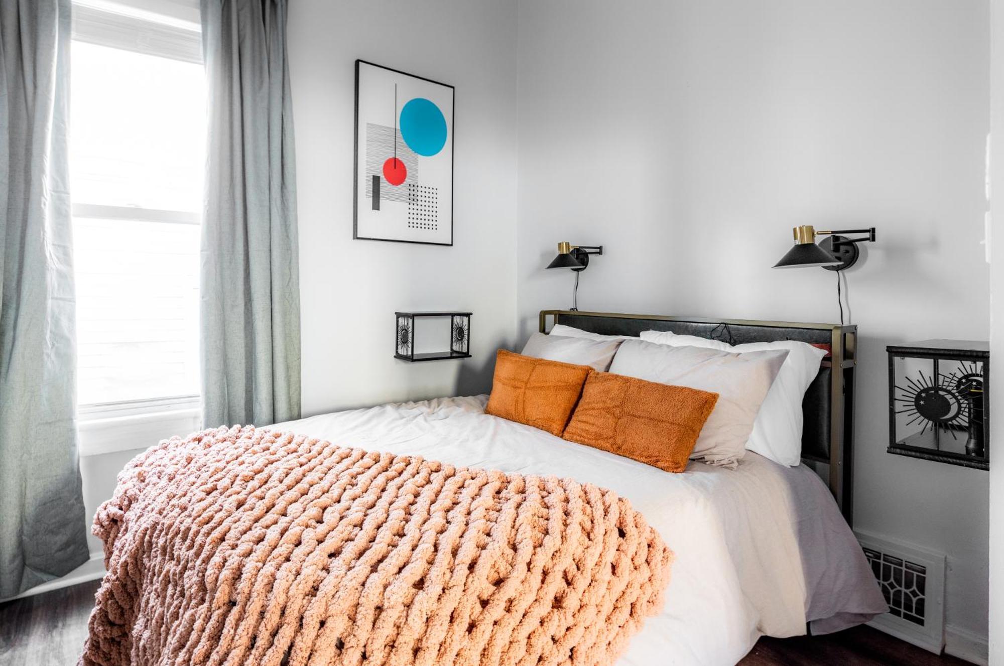Appartement Mid-Century Modern Retreat In Little Italy à Cleveland Extérieur photo