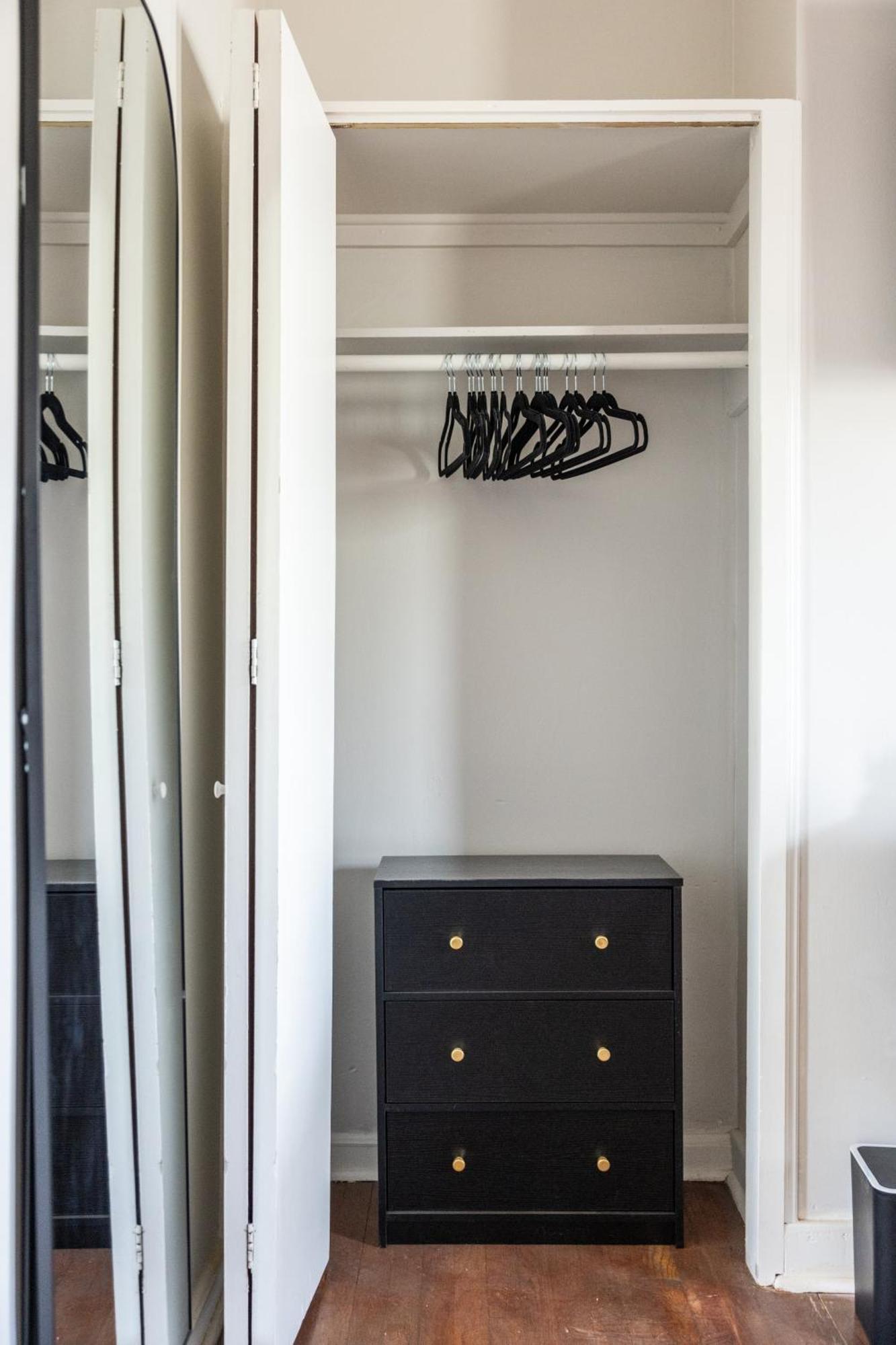 Appartement Mid-Century Modern Retreat In Little Italy à Cleveland Extérieur photo