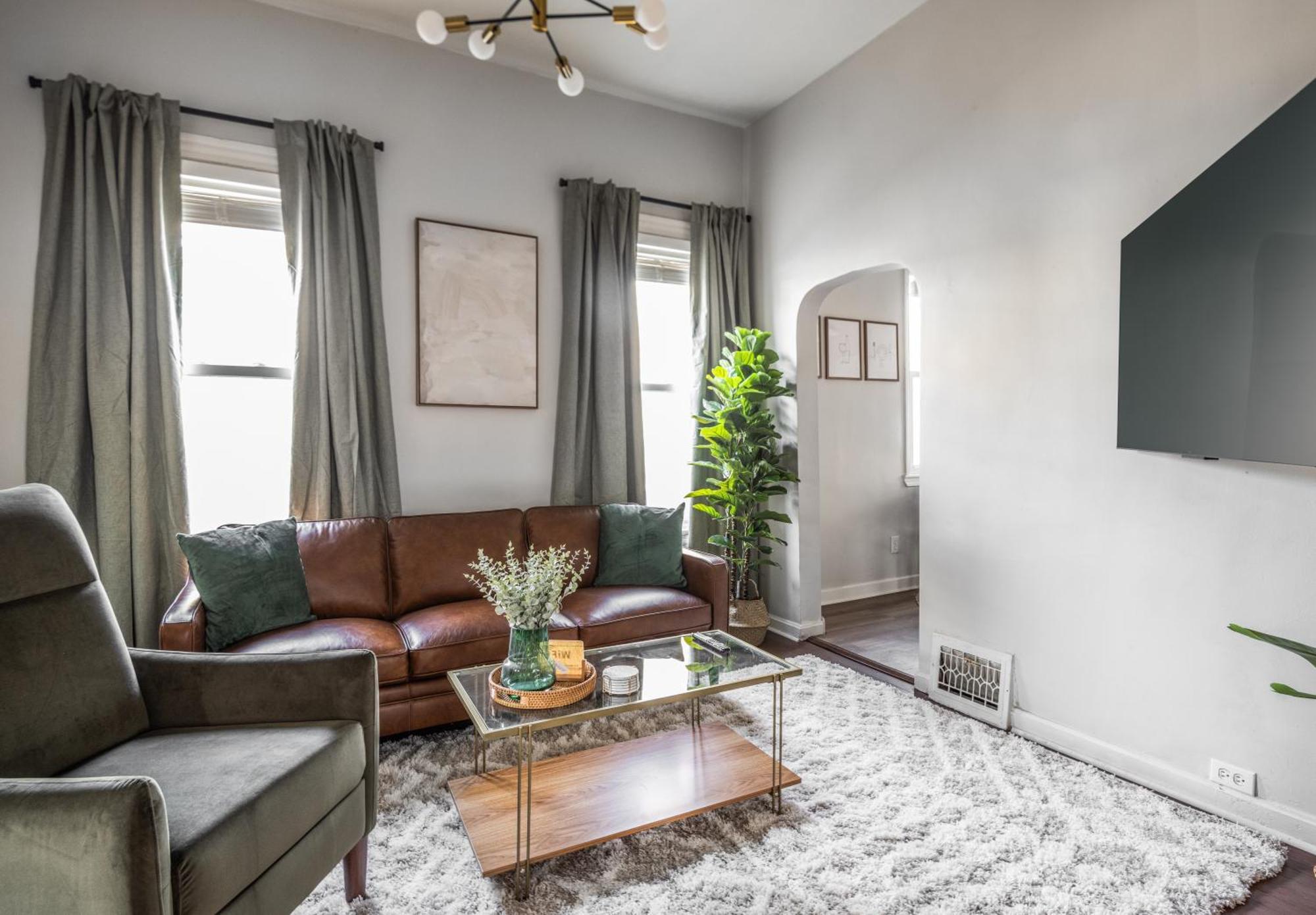 Appartement Mid-Century Modern Retreat In Little Italy à Cleveland Extérieur photo