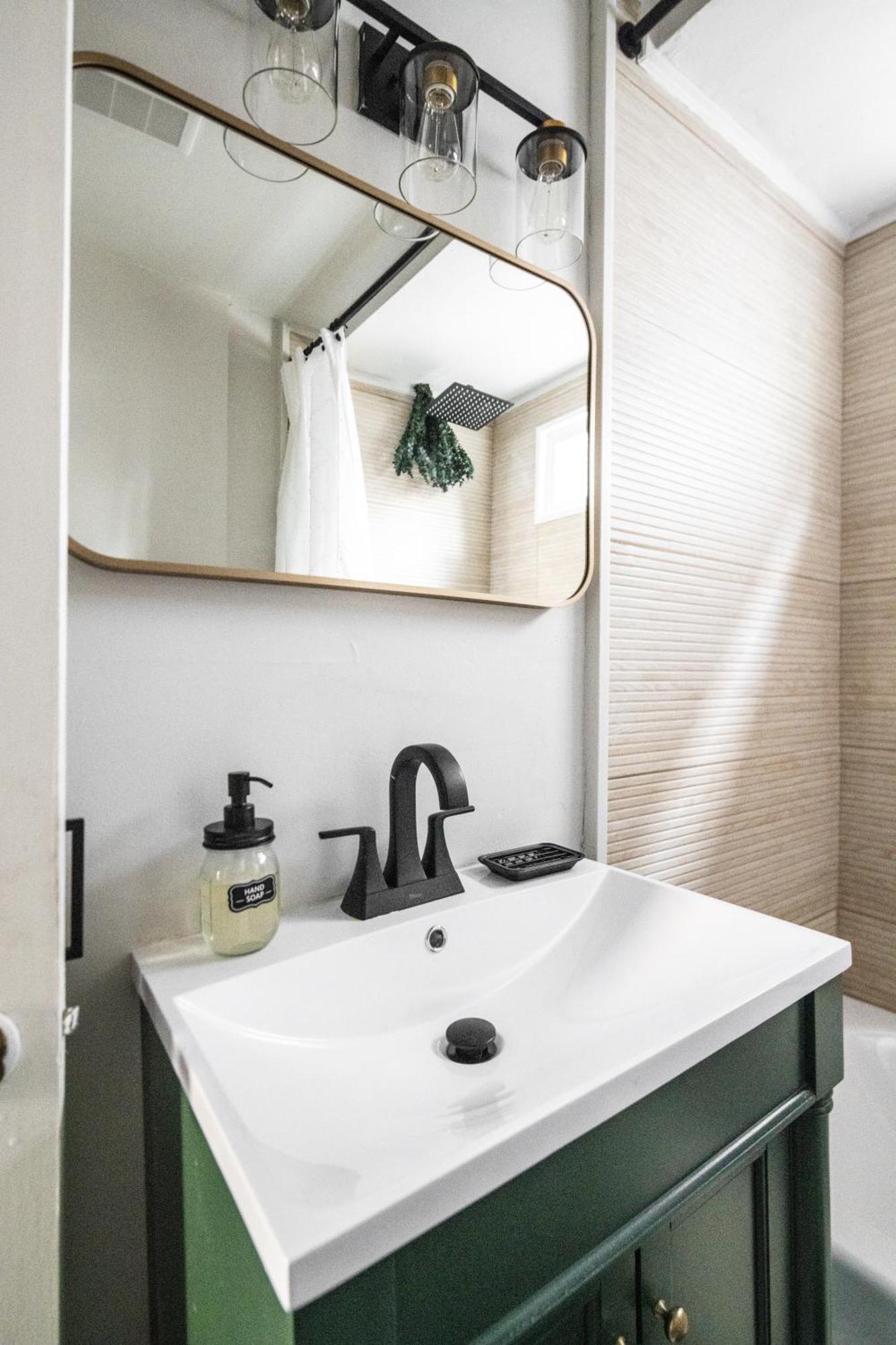 Appartement Mid-Century Modern Retreat In Little Italy à Cleveland Extérieur photo